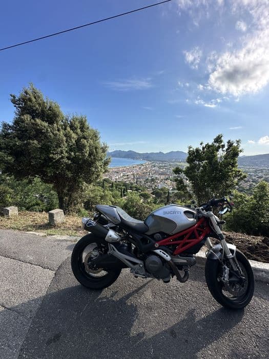 Ducati monster 696