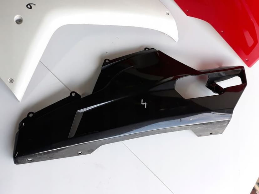 ducati 848 1098 1198 bok boczek owiewka pług