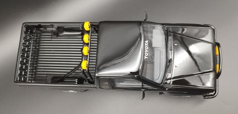1:18 Otto 1985 Toyota Hilux SR5 Glossy Black 202 Xt Back To The Future