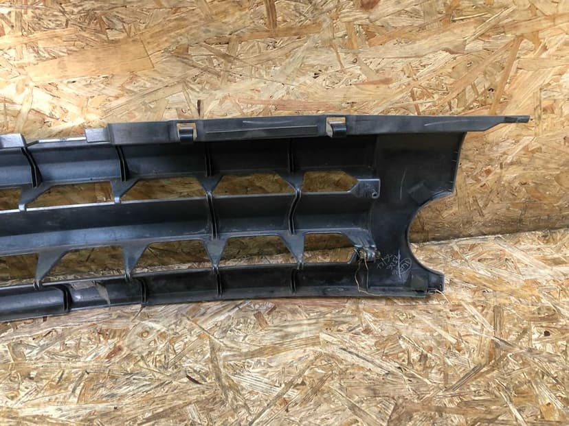 Grill/atrapa/kratka zderzaka Land Rover Discovery 3