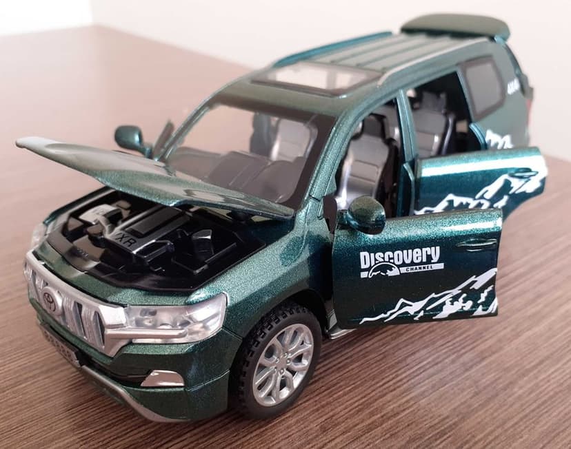 TOYOTA LAND CRUISER 1:32 napęd światła dźwięk