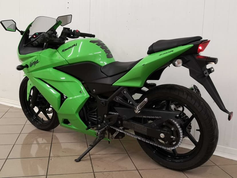 REZERWACJA Kawasaki  250 R  NINJA  Tylko 014000 km !!!