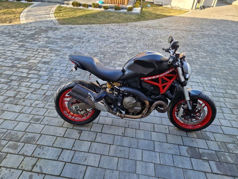 Ducati monster 821