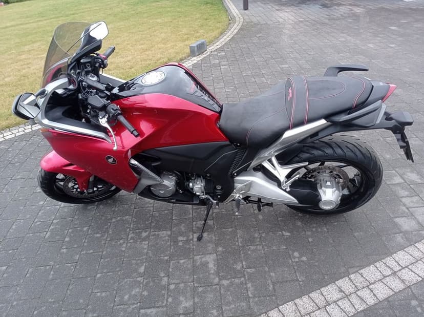 Honda VFR 1200F 18 tys km. Serwis