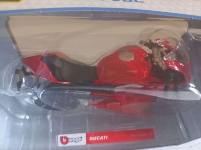 Bburago motor Ducati Panigale V4,skala 1:18.