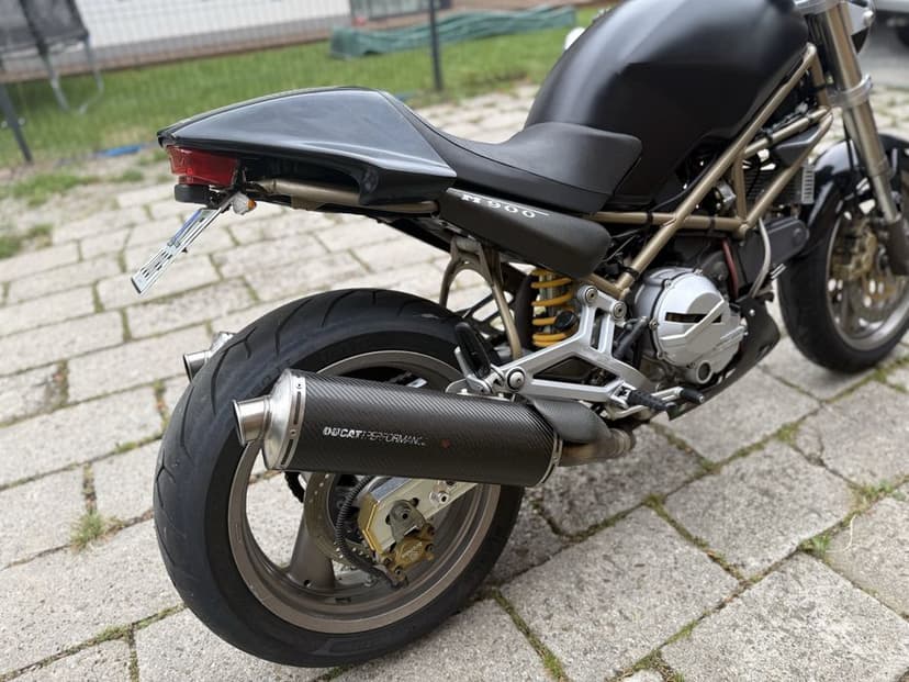 Ducati Monster 900