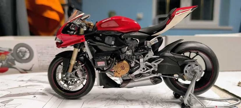 Ducati 1199 Panigale S Tricolore 1:12 Tamiya sklejony