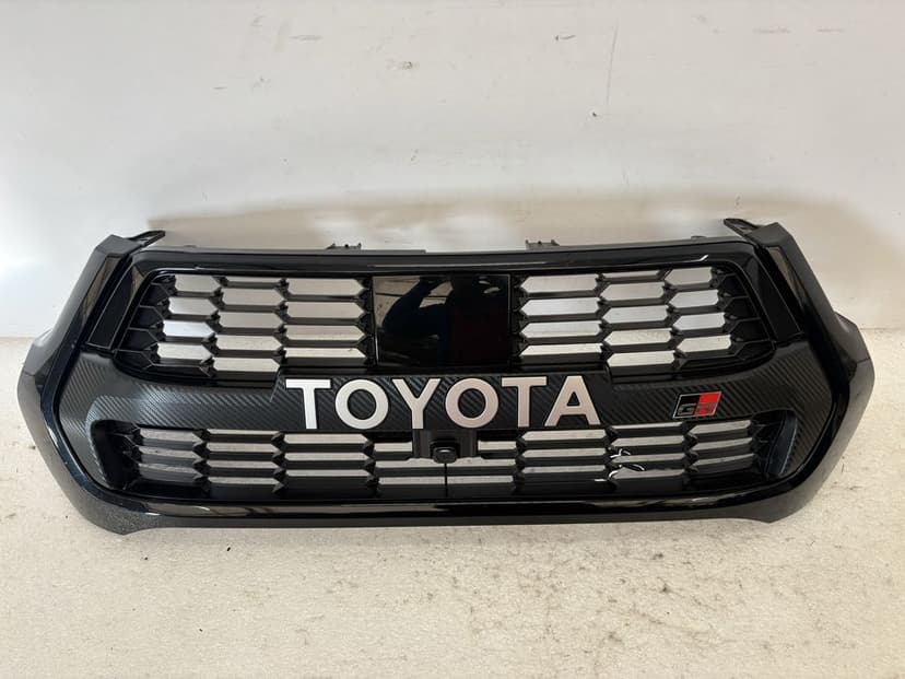 Toyota Hilux VIII 8 lift 20- GR Sport grill atrapa kratka zderzaka