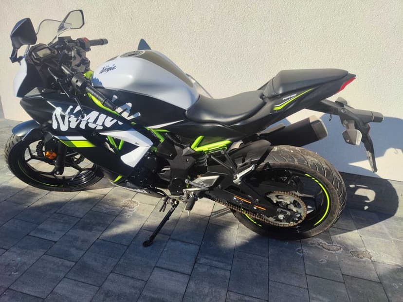 Kawasaki ninja 125 ABS KTM yzf r