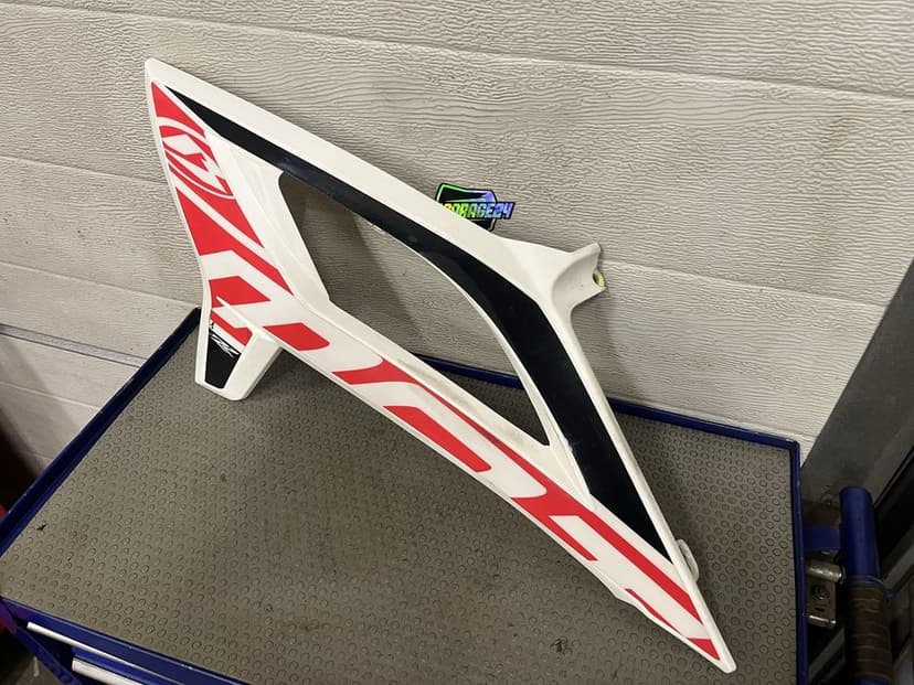 Lewy boczek owiewka beta rr 50 125