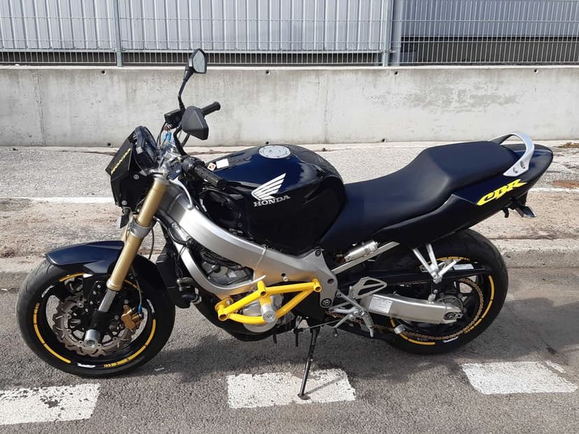 Honda CBR 600 F4i -naked 140 KM- NIEZAWODNY -mały przebieg-upside down