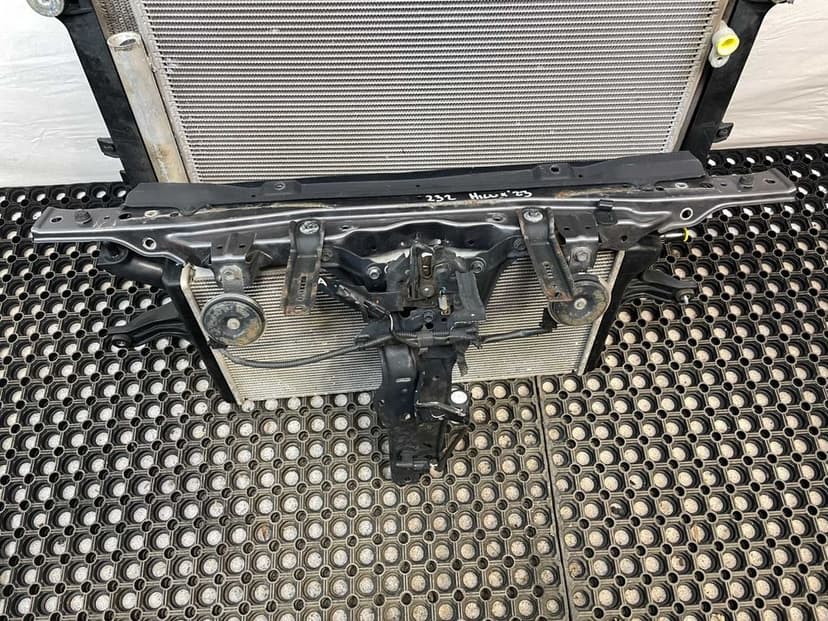 Pas przedni wzmocnienie chłodnice Toyota Hilux VIII 2.4D LIFT 2020-