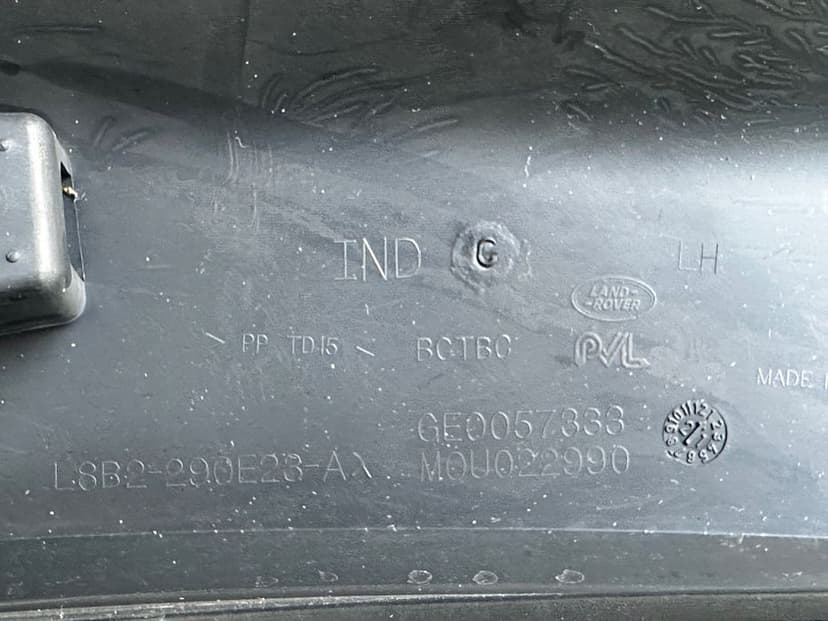 Land Rover Defender L663 20-  Listwa Błotnika Lewa Tył L8B2-290E23-AX