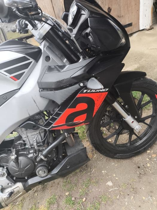 Aprilia tuono 125 czasza owiewki boczne szyba