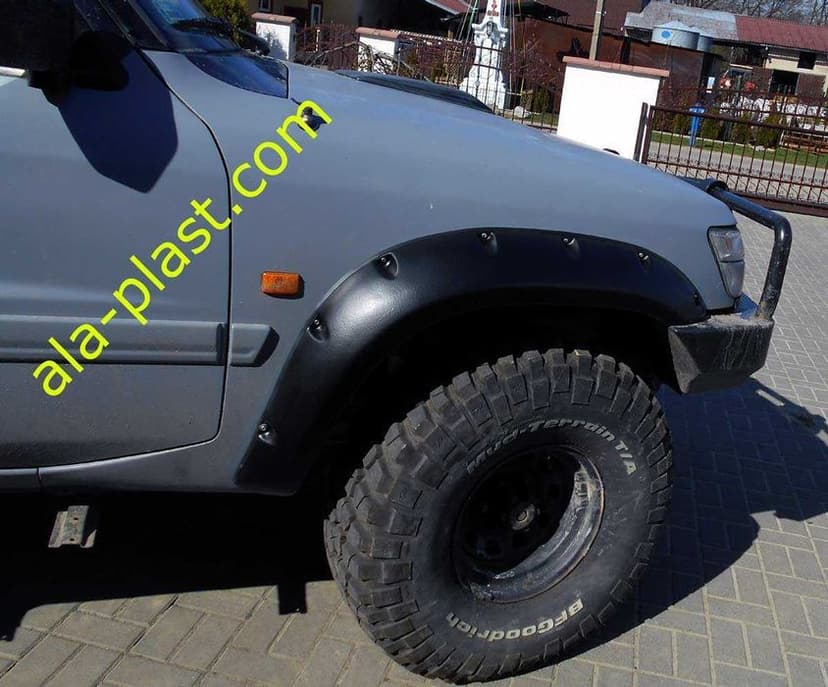 Nissan Patrol Y61 - 3 drzwi krótki GU2 GU3 GR GR2 poszerzenia nadkoli
