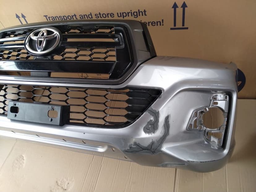 Toyota Hilux VIII Lift Zderzak Atrapa 17-21