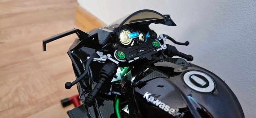 Kawasaki Ninja H2R model w skali 1:6- LED, Dymienie, dźwięki silnika
