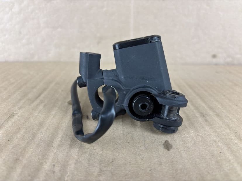 Ducati Monster 821 Pompa Hamulcowa Przód Przednia BREMBO