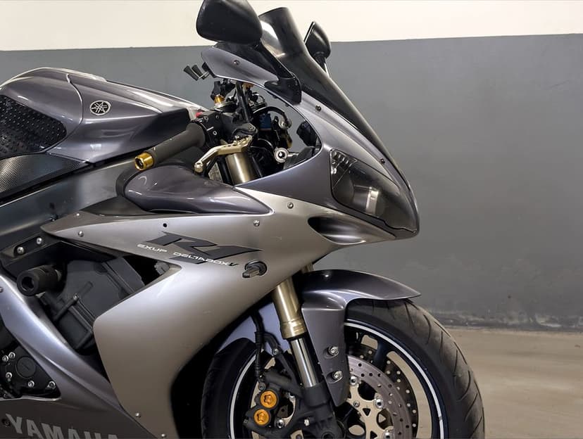 Yamaha R1 rn12 2005r