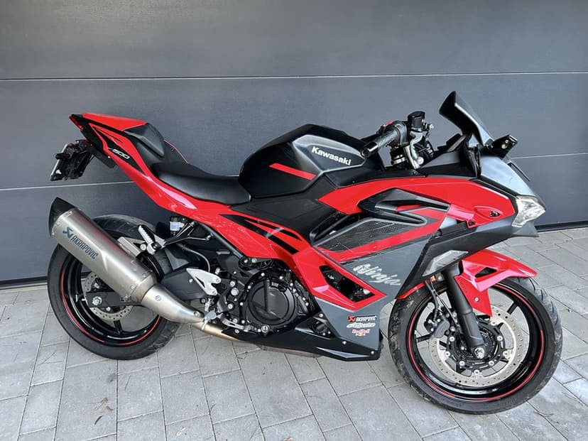 Kawasaki NINJA 500 rok 2025 przebieg 4575km Akrapovic