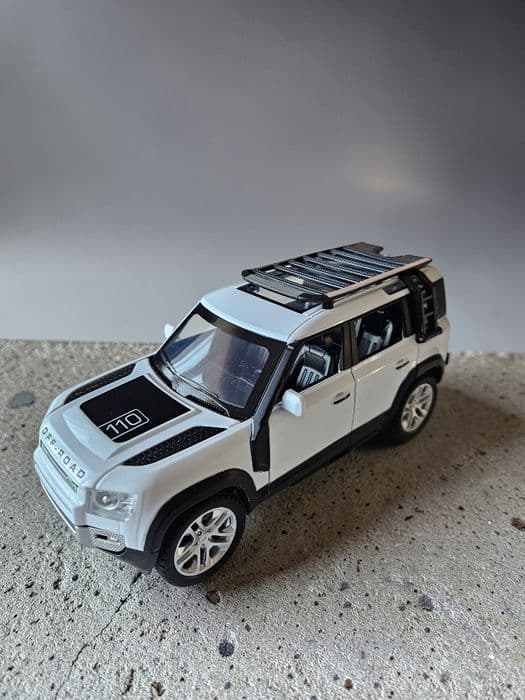 Model Land Rover Defender 110 (Biało-Czarny) Skala 1:24