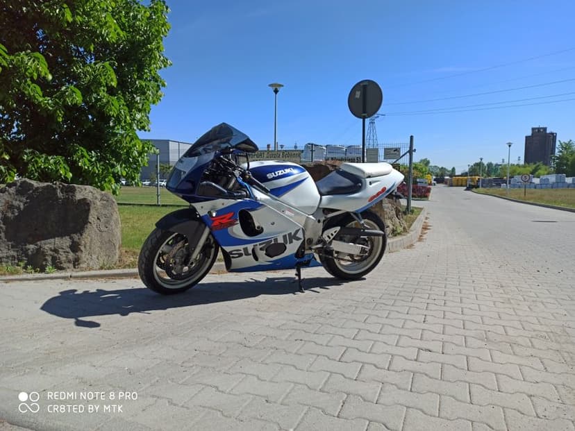 Suzuki GSX-R SRAD 600 dodatki mały prebieg stan kolekcjonerski