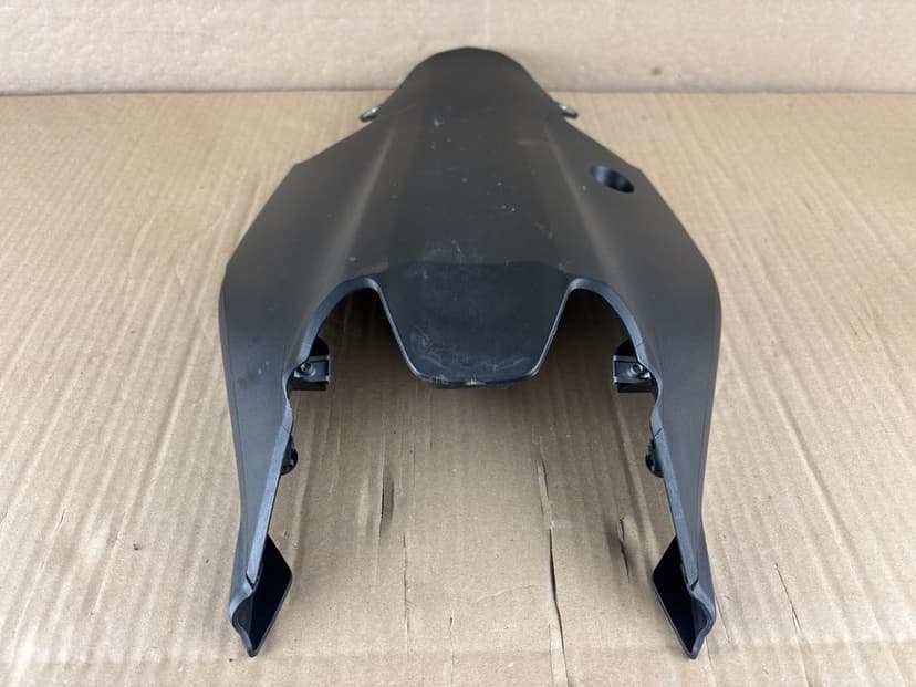 Ducati Monster 821 Wypełnienie Dolne Stelaża Tył Nadkole osłona 2016