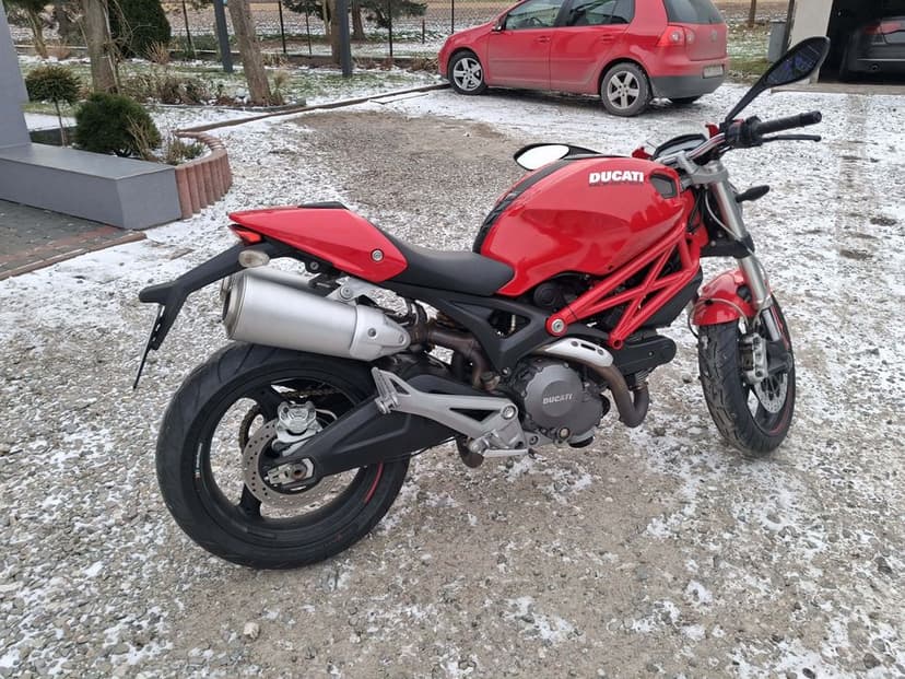 Ducati Monster 696