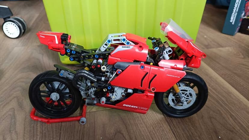 LEGO Technic Ducati Panigale V4 R
