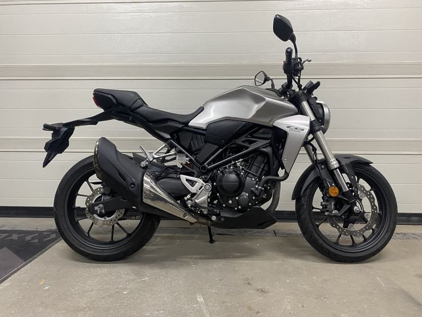 Honda CB300R Niski przebieg ładny stan A2 Cbr 250 Ktm Duke 390 ninja