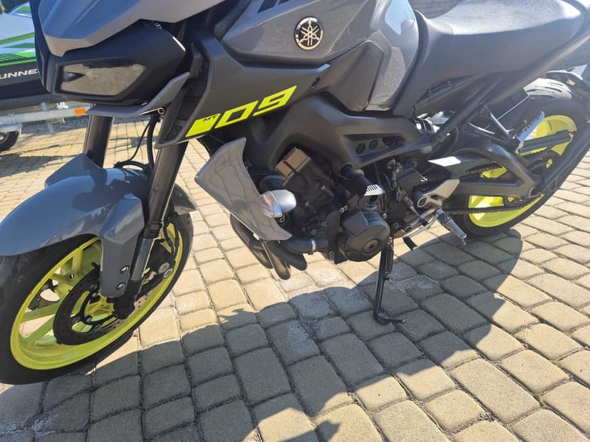 Yamaha mt09 2017 Night Fluo
