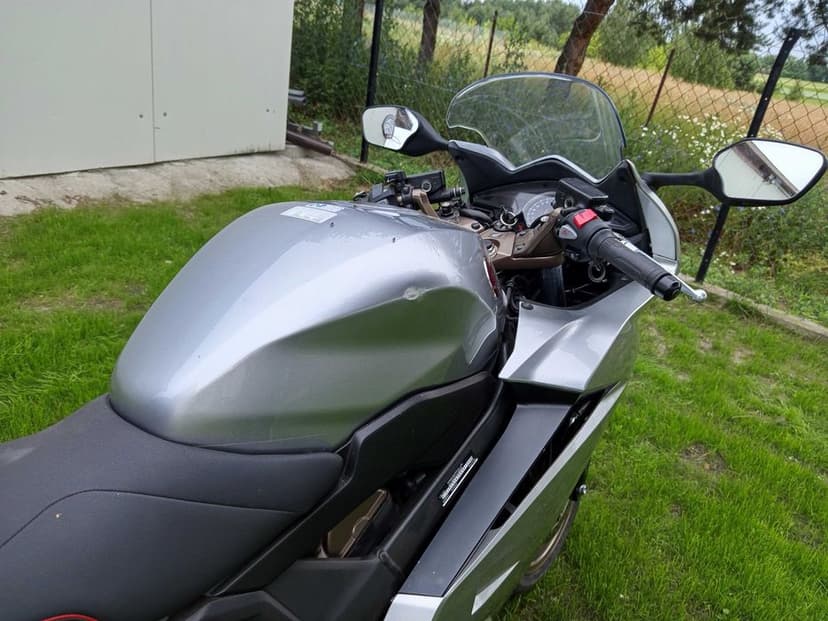 HONDA VFR 800F sprzedam lub zamienię na Auto bądz Quada!!!
