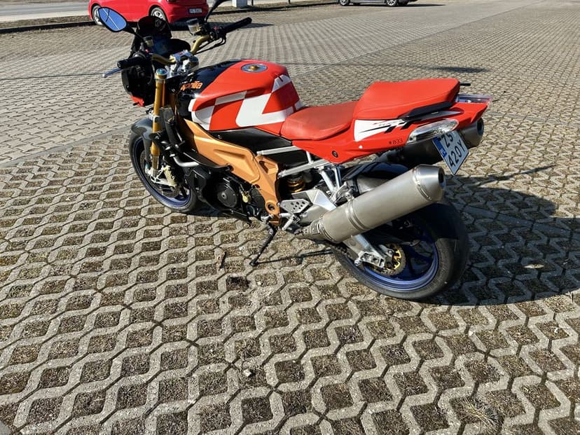 Aprilla RSV1000R Tuono Factory
