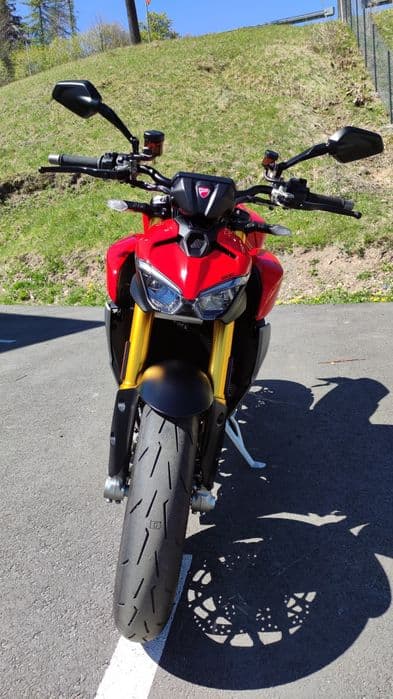 Ducati streetfighter v2s