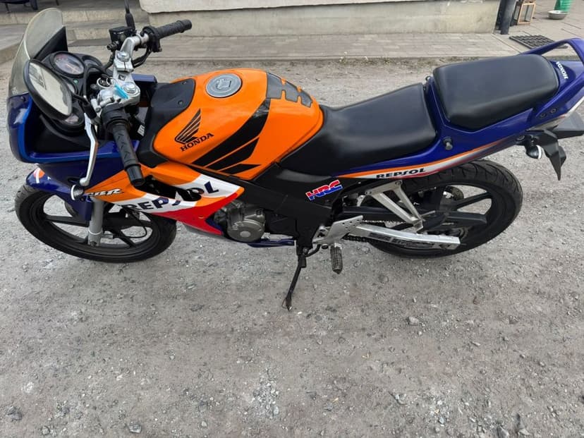 Honda cbr 125cm.