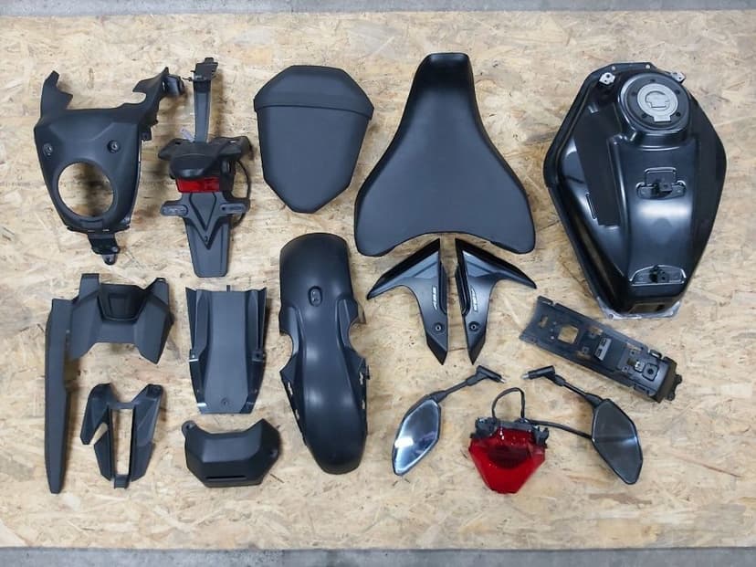 Yamaha MT07 Mocowanie przewod napinacz uchwyt felga kolo klucze ABS