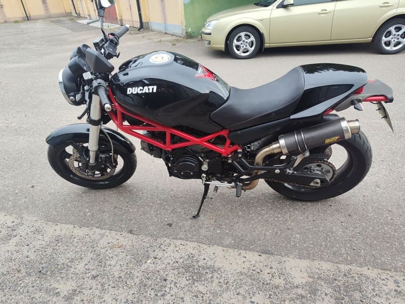 Ducati Monster 695