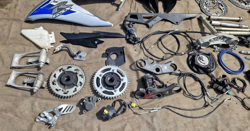 Suzuki GSXR 600 K8 K9 L0 owiewka wlot tarcza osłona cewki pólka set oś