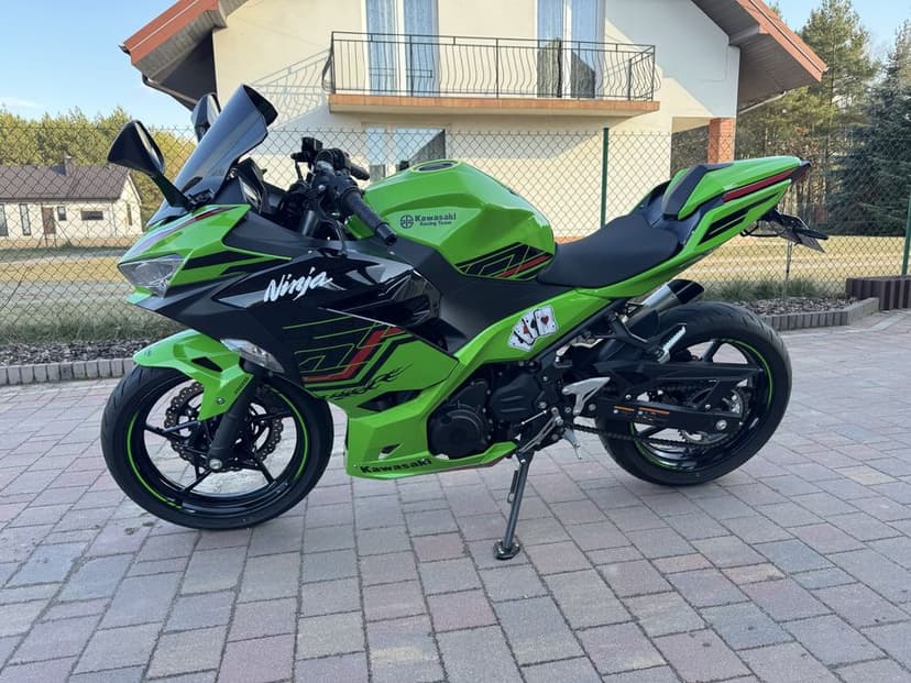Kawasaki Ninja 400/125