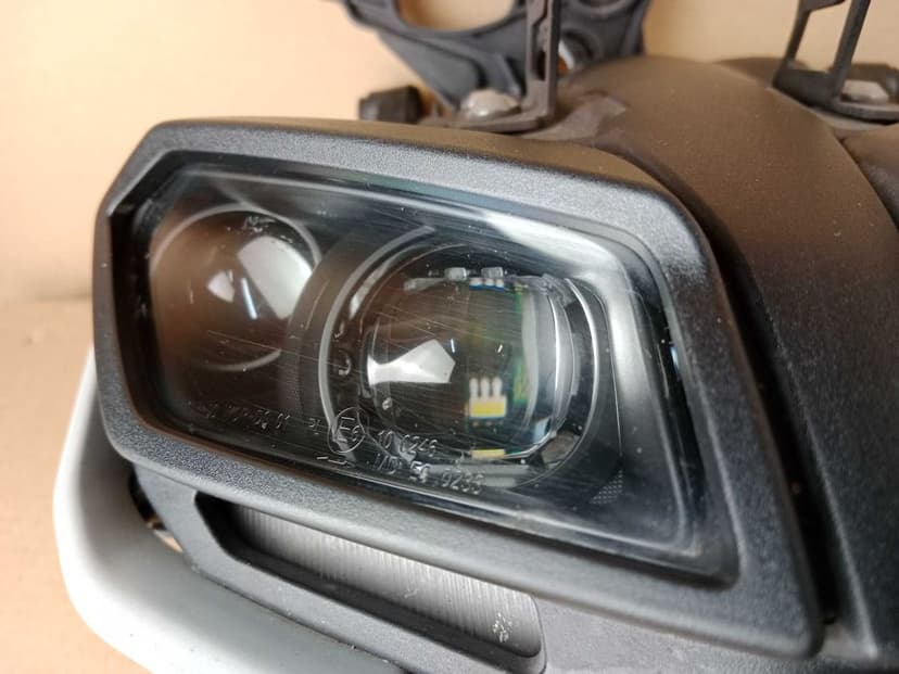 Yamaha MT09 Lampa Reflektor Przód Uchwyt Licznika Czasza 17-20 LIFT