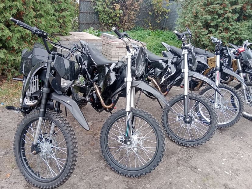 Sprzedam Crossy Asics 300 diabolini 250