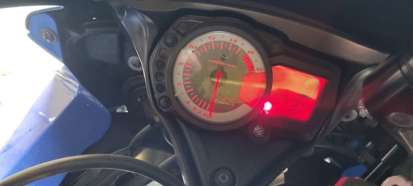 Suzuki GSX-R 600 750 czasza lampa licznik  stelaz wloty k8 k9