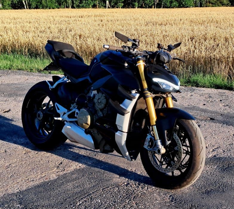 Ducati Streetfighter V4S  Sport  Black Edition  Moc 208 km