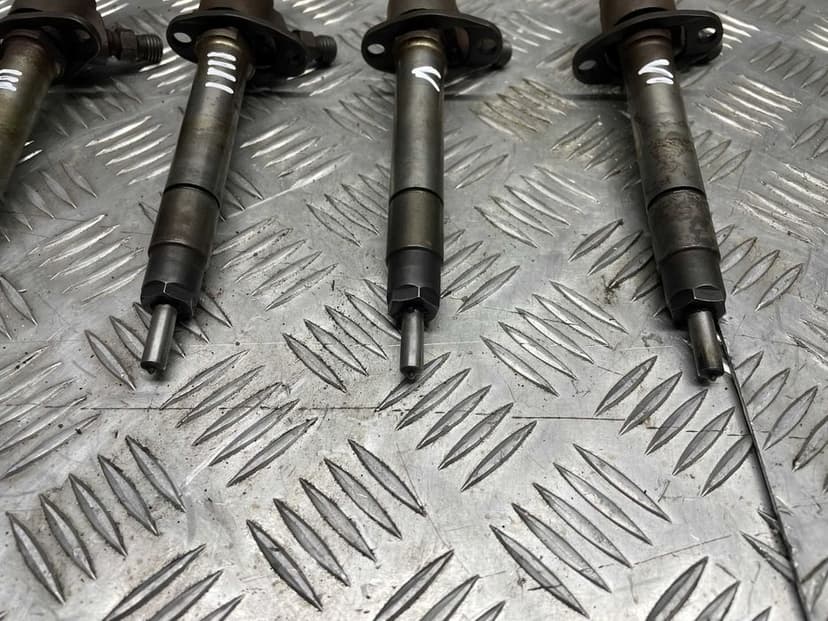 Wtryskiwacz 4H2Q-9K546-AF Land Rover Discovery III 2,7 TDV6  6Sztuk