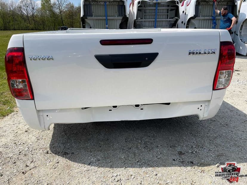 Paka Toyota Hilux 2016+ 1,5 ExtraCab Skrzynia ładunkowa Nowa fabryczna