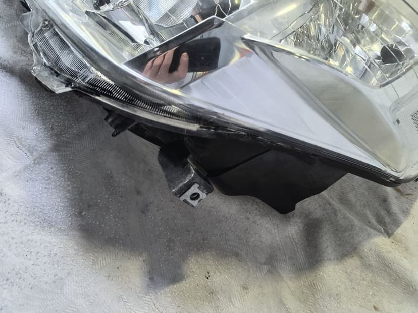 Lewa lampa Toyota Land Cruiser j200 Europa reflektor przedni
