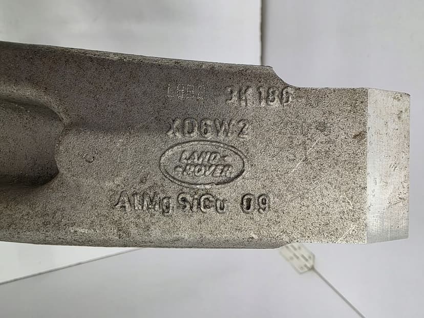 zwrotnica + piasta lewy przód land rover defender ii l663 l8b2-3k186-a