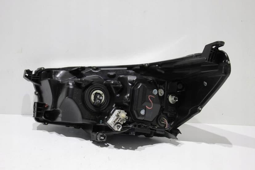 toyota hilux viii lampa przód przednia led prawa 15r+