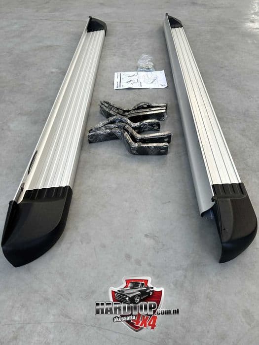 Progi Stopnie Boczne do wsiadania Aluminiowe Toyota Hilux 2015 - 2025+