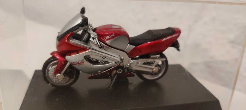 Yamaha YZF 1000R  - model w skali 1:43. Nowy. dla kolekcjonera